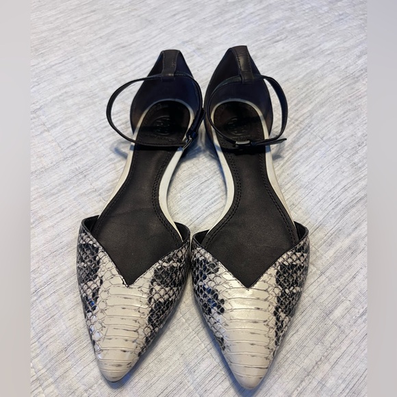 Tory Burch V-Cut Ankle Strap Python Flats Women Shoes - SZ 7 - Picture 4 of 9
